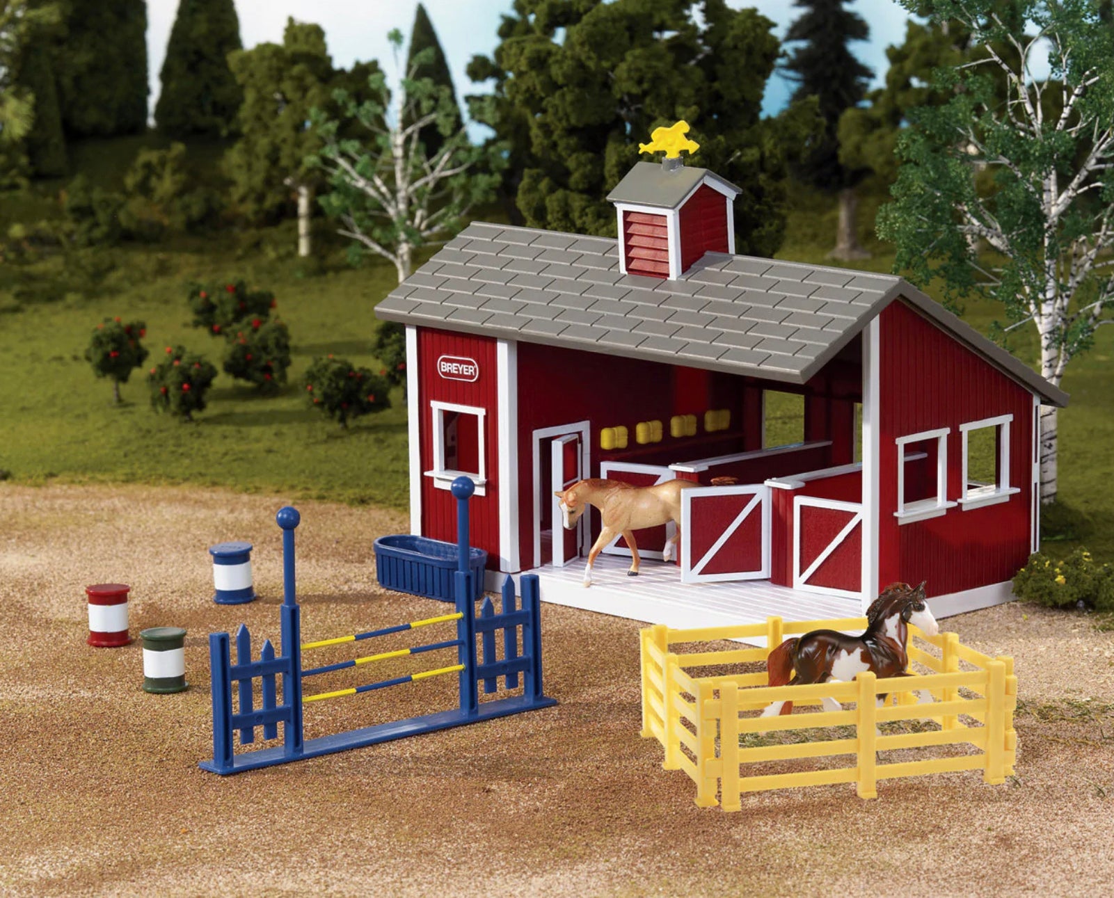 Breyer Red Stable Set