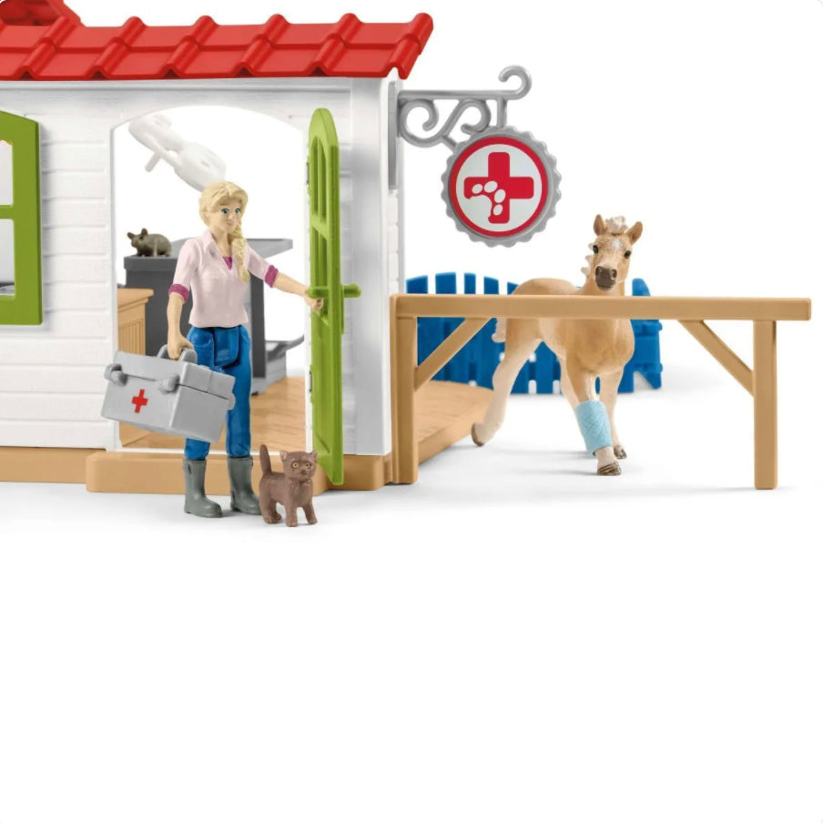 Schleich Veterinarian Practise w/Pets