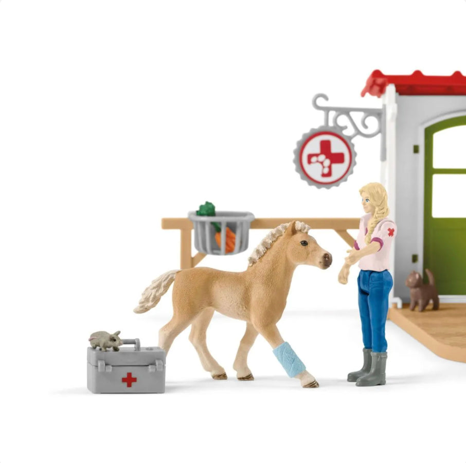 Schleich Veterinarian Practise w/Pets