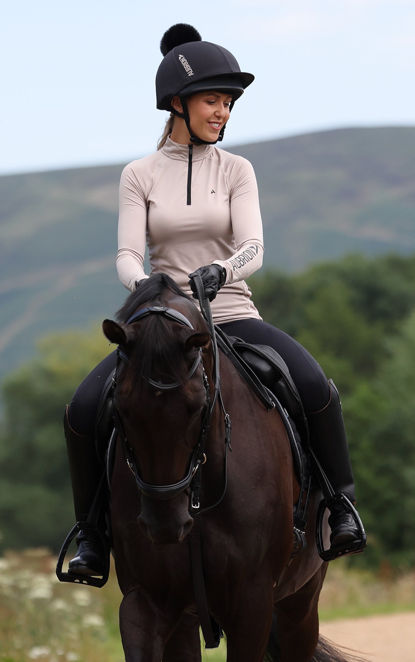 Shires React LS Baselayer Sand / Large