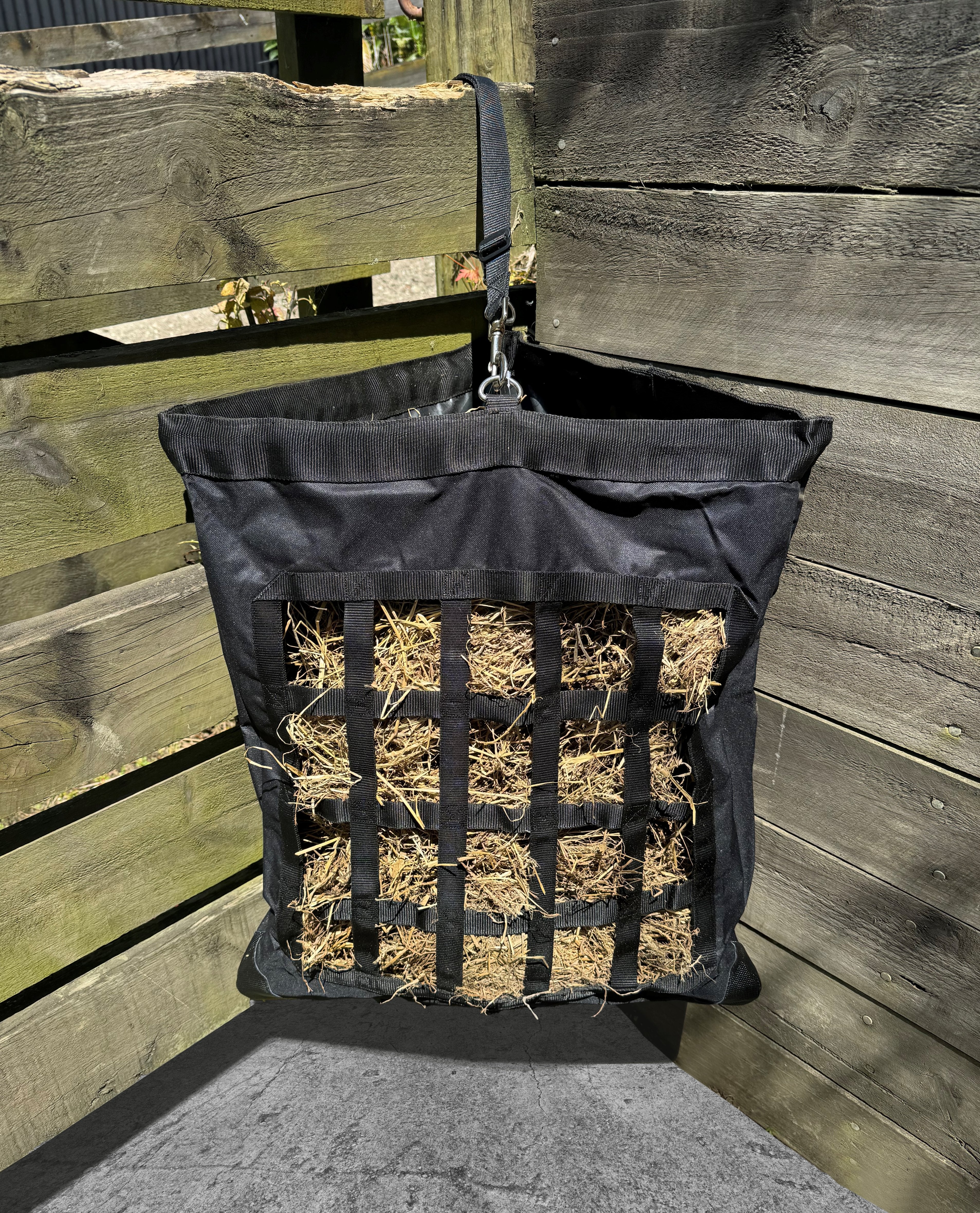 Enzo One sided Corner Haybag(58x46x46)