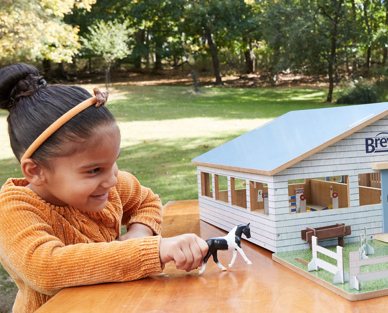 Breyer Farms Deluxe Arena Stable