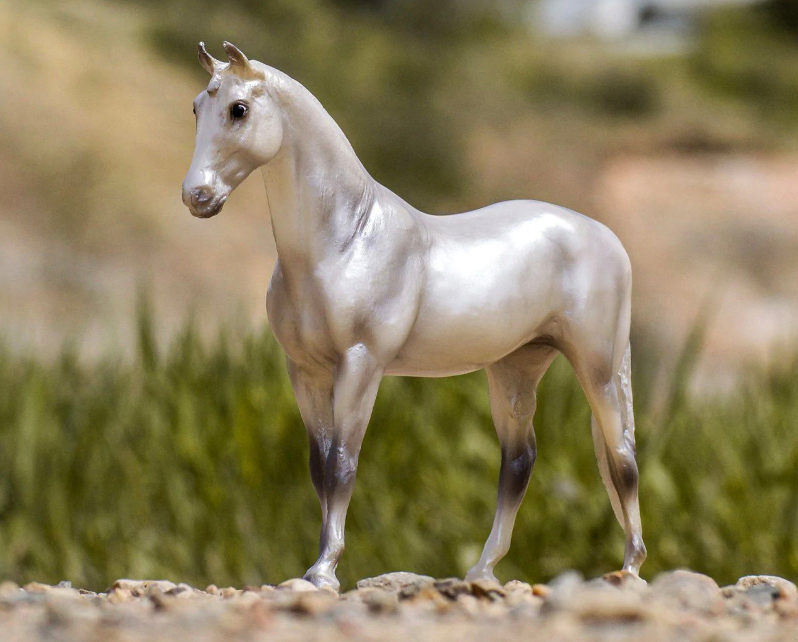 Breyer Pearly Grey Trakehner